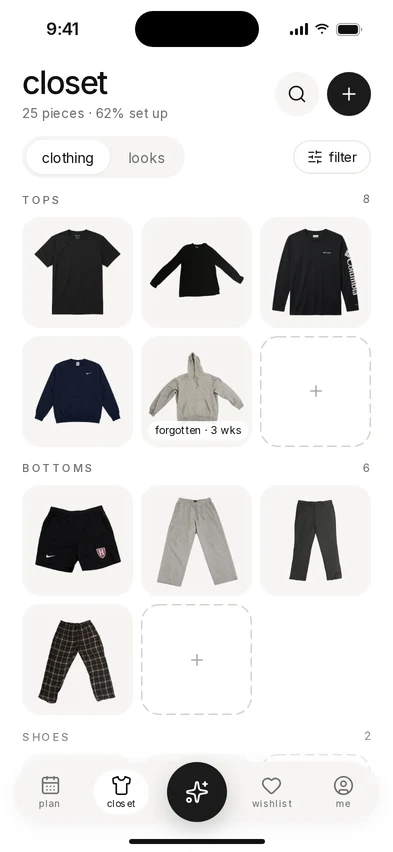 the closet screen with tops and bottoms